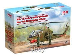 ICM 32062 AH-1G Cobra with Vietnam War US Helicopter Pilots scale model kit 1/32
