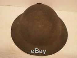 Original U. S. WW1 M1917 helmet, ZC257 with original WW1 USMC badge